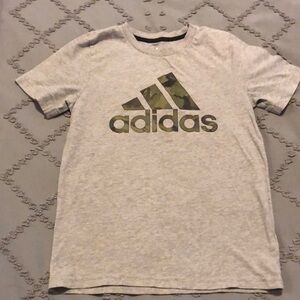 Kids gray Adidas shirt 👕